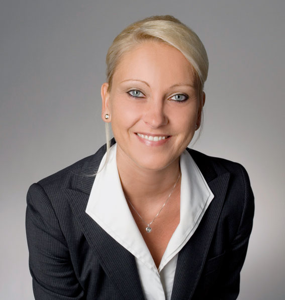 Das Bild zeigt die KI-Expertin Tanja Dams.